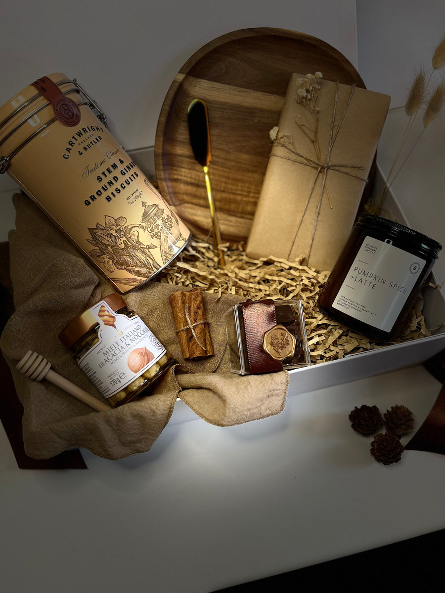 THE HOLIDAY HOME DELUXE BOX